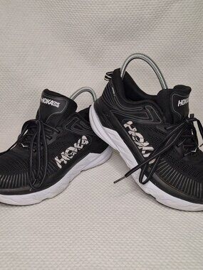 Hoka One One Bondi 7 Women's Running Shoes Black White Wide Size 7 EUC